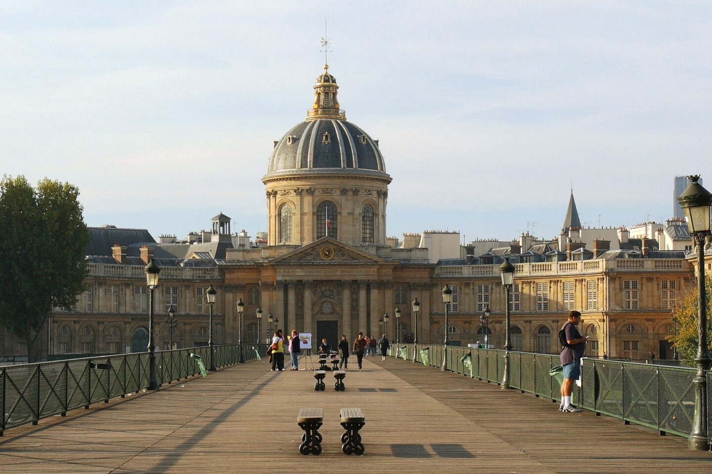 Ponton face à l'Académie française à Paris